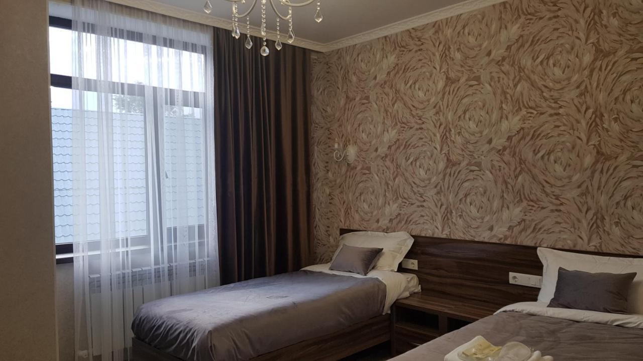 Nomad Hotel Bisjkek Buitenkant foto