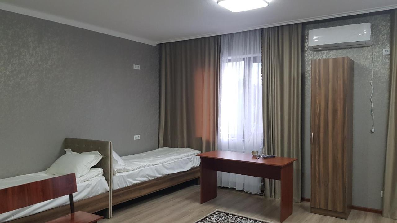 Nomad Hotel Bisjkek Buitenkant foto