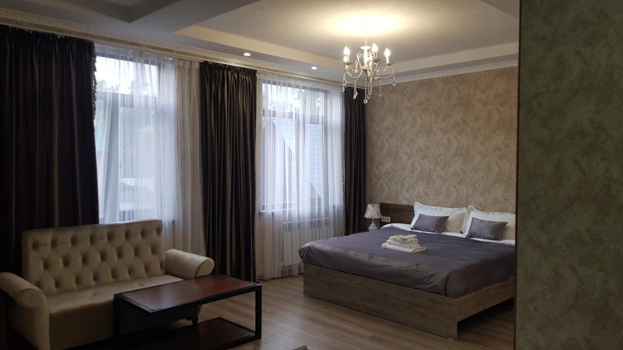 Nomad Hotel Bisjkek Buitenkant foto