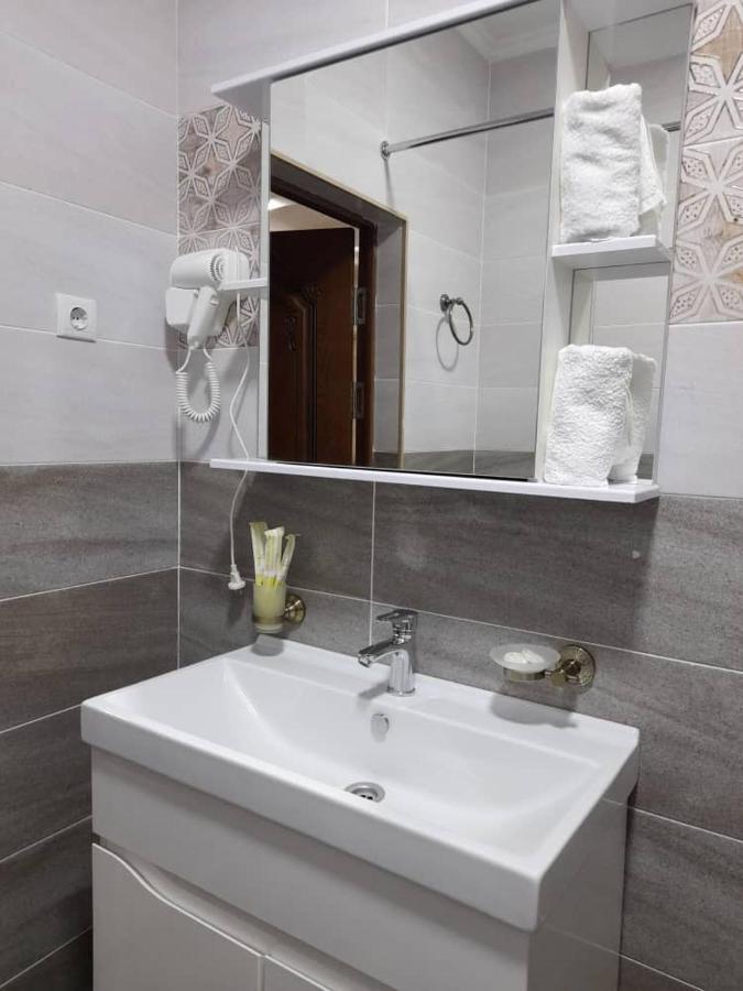 Nomad Hotel Bisjkek Buitenkant foto